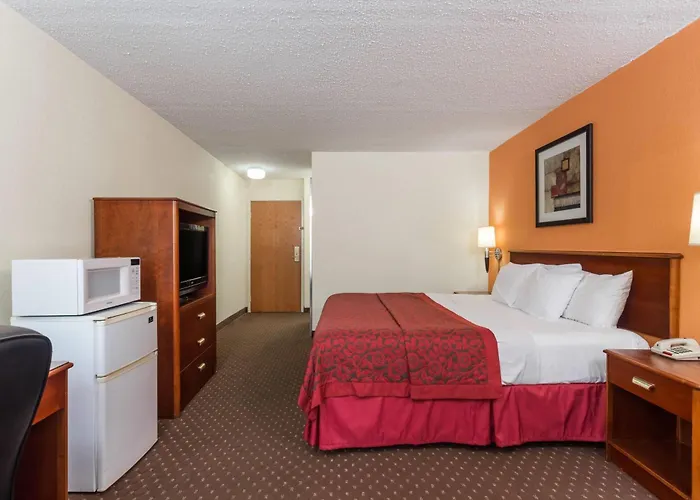 Days & By Wyndham Bloomington/normal Il Hotel 2*