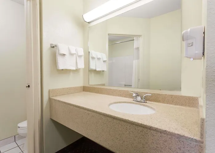 Days & By Wyndham Bloomington/normal Il Hotel 2*