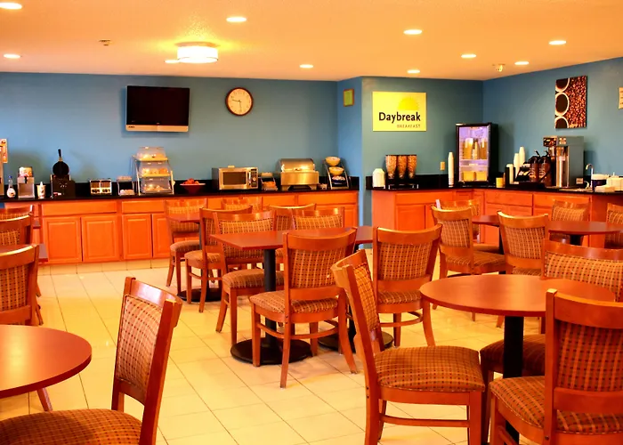 Days & By Wyndham Bloomington/normal Il Hotel 2*