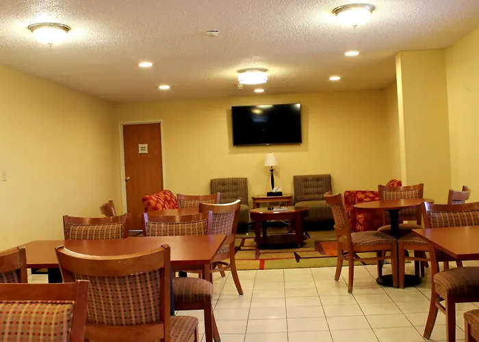 Days & By Wyndham Bloomington/normal Il Hotel Bloomington