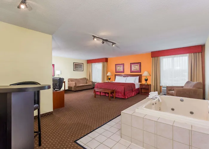 Days & By Wyndham Bloomington/normal Il 2*