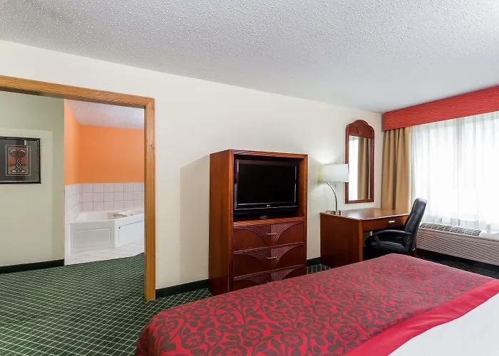 Days & By Wyndham Bloomington/normal Il Hotel Bloomington