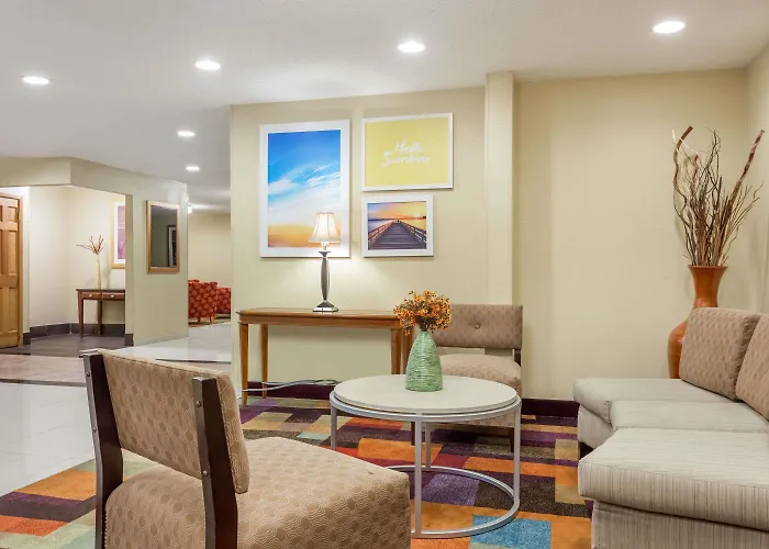 Hotel Days & By Wyndham Bloomington/normal Il