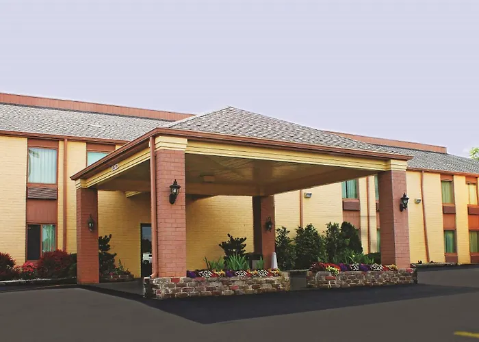 Days & By Wyndham Bloomington/normal Il Bloomington