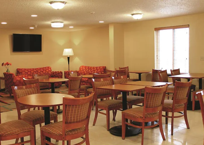 Days & By Wyndham Bloomington/normal Il Hotel Bloomington
